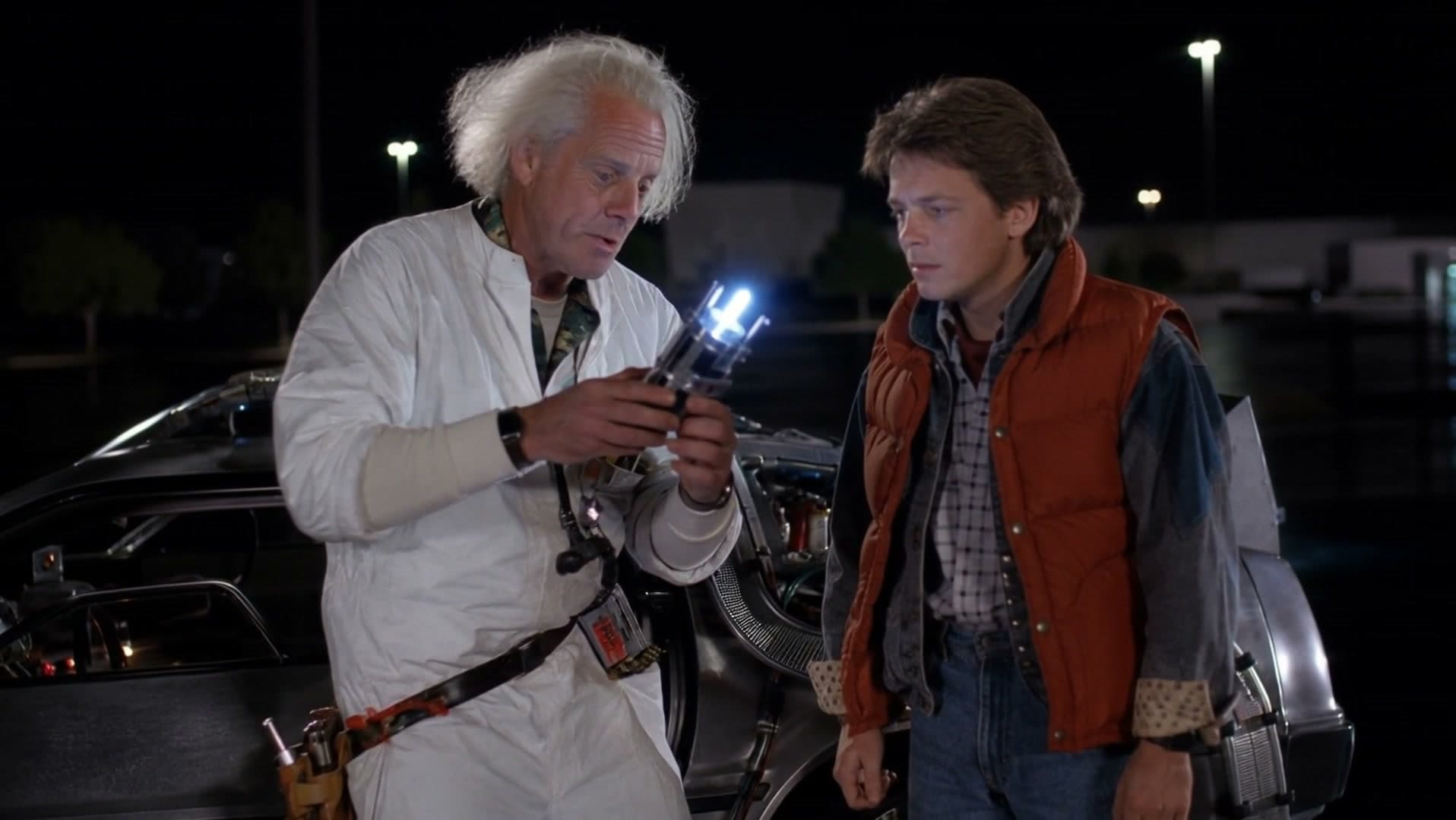 דוק ומרטי בשיחה בעולם בהשראת Back to the Future.